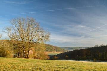 Thüringen mit Hügeln und Bäumen  im Herbst