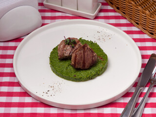 veal medallions on a pillow of spinach and dried tomatoes