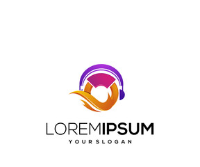 Fototapeta premium Modern gradient color circle fire music mascot logo vector
