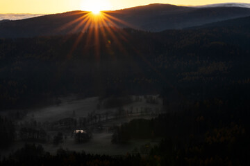pierwsze promienie w rudawach janowickich   © mateusz