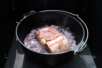 Schweinebraten im Dutch Oven