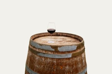 Obraz premium wine glass on wine barrel, isolated white background