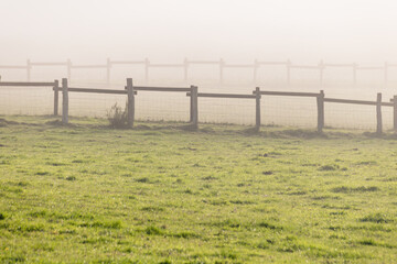 paysage de brume en automne dans les monts du beaujolais en france