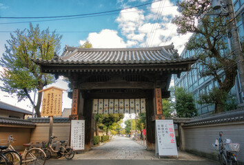 大阪、四天王寺の中ノ門