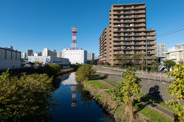 Fototapeta premium 秋晴れの埼玉県川口市の風景