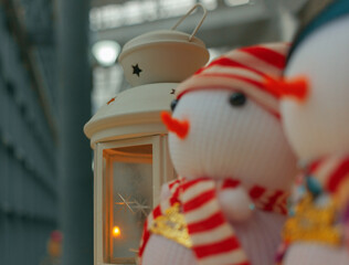 Christmas gift, snowman doll is our own DIY. The inside of the doll is filled with apples, which is a lovely snowman.In the background is a lit candle lampstand. Warm and inviting picture