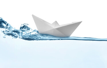 Obraz premium Handmade paper boat floating on clear water against white background