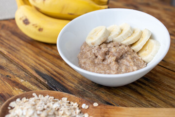 oatmeal with banana - vegan and healthy whole grains breakfast