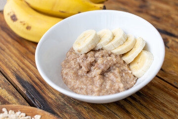 oatmeal with banana - vegan and healthy whole grains breakfast