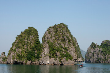 Fototapeta na wymiar Beautiful rock formations in Ha Long Bay, Vietnam