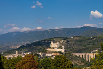 Obraz premium Spoleto castle with aqueduct in Umbria, Italy