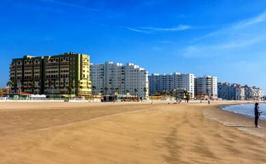 Vista de las playas de la provincia de Cádiz, vista del puente de la constitución de Cadiz y de...