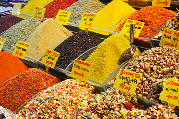 A picture of spices in a popular market in Istanbul