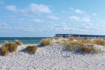 Strand und Seebrücke im Ostseebad Heiligenhafen, Schleswig-Holstein