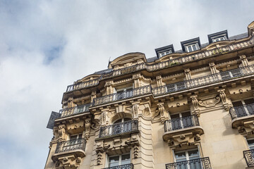 Fototapeta na wymiar Vintage Paris building on on cloudy day