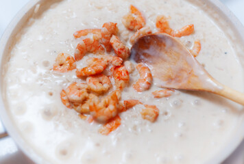 Cooking shrimp risotto in creamy sauce