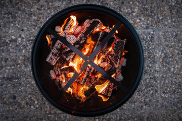 Lagerfeuer, Feuerschale, Feuer, Flamme, Campfire, Holz, Glut, brennt, heiß, Abend, gemütlich,...