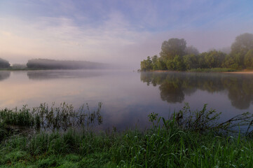 Obraz na płótnie Canvas morning mist over the river