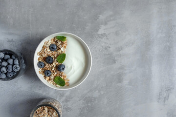 Obraz na płótnie Canvas breakfast with fruits. Yoghurt with granola.