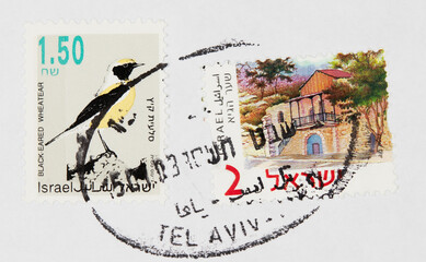 briefmarke stamp gestempelt used vintage retro alt old cancel frankiert israel vogel bird black-eared wheatear gebäude haus building Tel Aviv