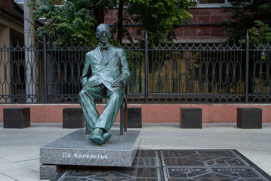 MOSCOW, RUSSIA - AUGUST 21, 2021 Monument to the architect Le Corbusier in the center of Moscow. Monument to the French architect Le Corbusier in front of avant-garde building (constructivism).
