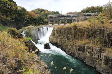 Fototapeta na wymiar 竹田ダムと復活した魚住の滝