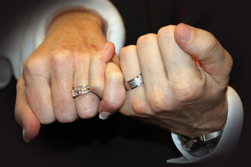 Obraz premium hands with rings