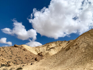 Fototapeta na wymiar Wadi Hawarim - a dry bed among the mountains in the Negev desert