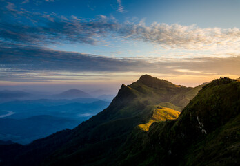 Obraz na płótnie Canvas Sunset in PhaTung Mountain, Chiang Rai, Thailand
