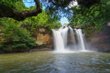 Obraz premium Beautiful waterfall with sunlight in jungle, Haew Suwat Waterfall at khao yai Nakhonratchasima province