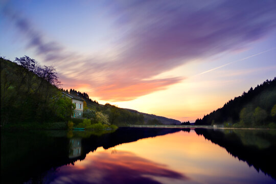 Lever du jour sur le lac de Joux, Rhone, France