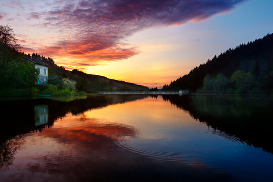 Lever du jour sur le lac de Joux, Rhone, France