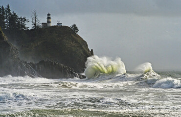 Spectacular surf at Cape Disappointment State Park