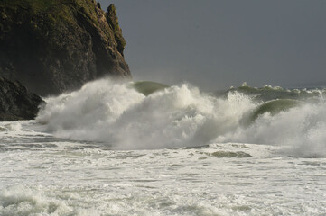 Fototapeta premium Spectacular surf at Cape Disappointment State Park