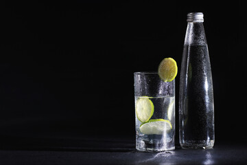 Lime water. Drinking water with fresh lime. Mineral water. Healthy, mineral-rich, refreshing water with lime.