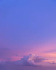 Crédence de cuisine en verre imprimé Lavende Belle vue sur le ciel avec des nuages au lever du soleil. Partiellement nuageux. Coucher de soleil coloré. Texture de fond de ciel naturel, belle couleur.