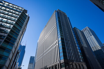 東京大手町のオフィスビル群の風景