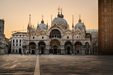 Fototapeta na wymiar St. Mark's Square and Basilica during Sunrise in Venice, Italy.