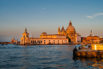 Obraz premium Basilica di Santa Maria della Salute during Beautiful Sunrise in Venice, Italy.