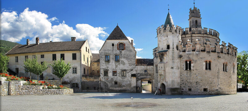 Kloster Neustift (auch Stift Neustift) Gemeinde Vahrn, Brixen, S&uuml;dtirol, Italien, Europa, Panorama