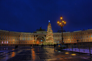 Fototapeta na wymiar New Year tree on Palace Square
