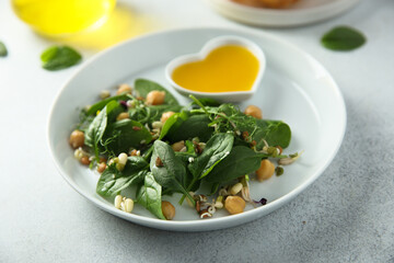 Healthy spinach salad with chickpea