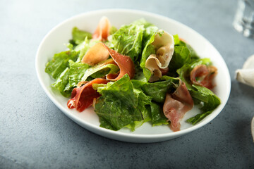 Leaf salad with smoked ham