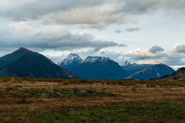 ニュージーランド　オタゴ地方のグレノーキーのラグーン・トラックから見える南アルプス山脈