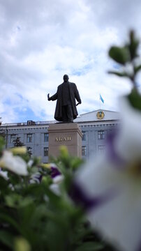 statue of Abai