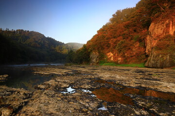 岩手県花巻市　平良木の立岩の紅葉