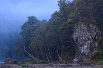 岩手県花巻市　平良木の立岩の紅葉