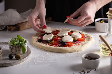 Woman making pizza, step by step instructions