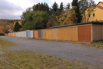 Garagenanlage im Zentrum des Kurortes Berggießhübel in der Sächsischen Schweiz