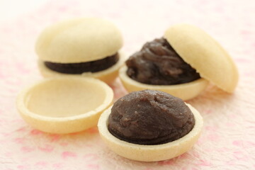 餡子が入った、和菓子の最中